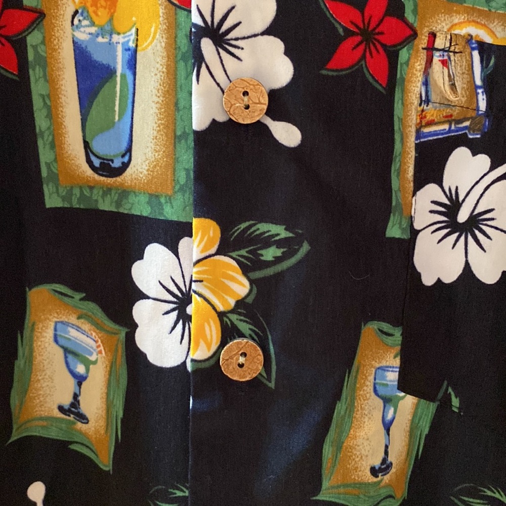 Mens L Hawaiian shirt: Roundy Bay